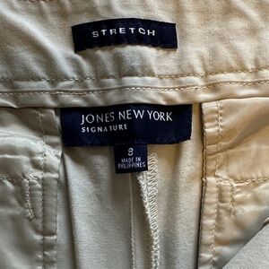 Jones New York Women's Cream Stretch Shorts